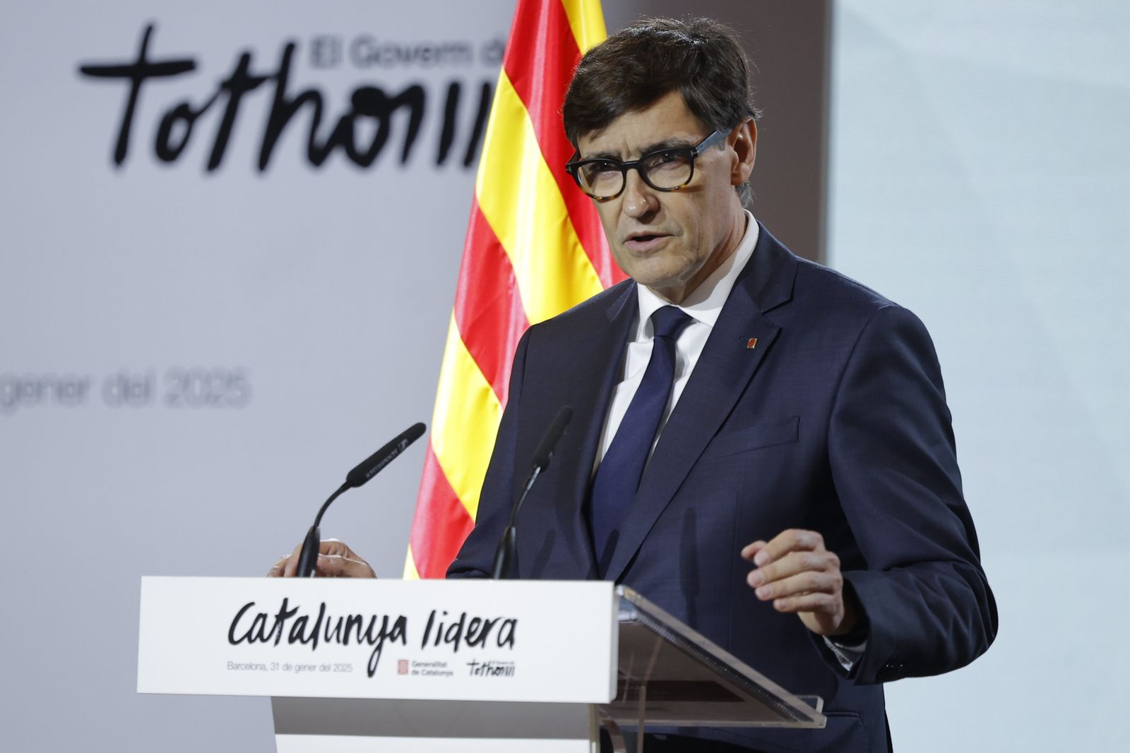 Archivo - El presidente de la Generalitat de Cataluña, Salvador Illa, interviene durante una conferencia en el Paraninfo de la Escuela Industrial de Barcelona, a 31 de enero de 2025, en Barcelona, Cataluña (España).