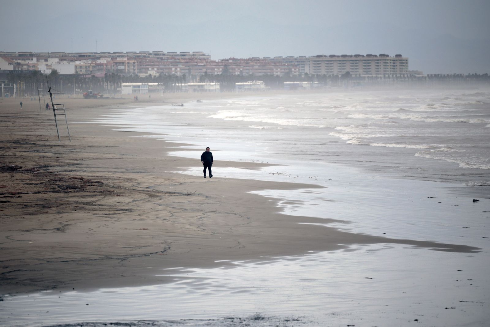 La lluvia deja 130 l/m2 en la Comunidad Valenciana y afecta al tráfico marítimo