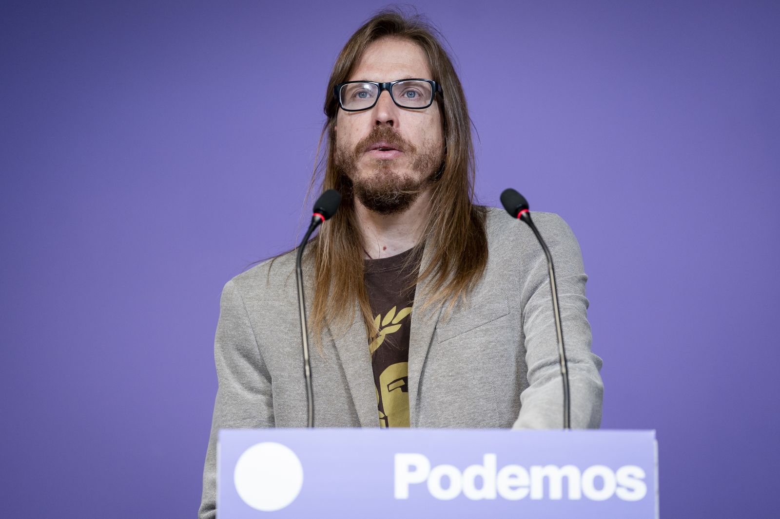 El secretario de Organización y portavoz de Podemos, Pablo Fernández, durante una rueda de prensa en la sede de Podemos, a 18 de mayo de 2026, en Madrid (España).