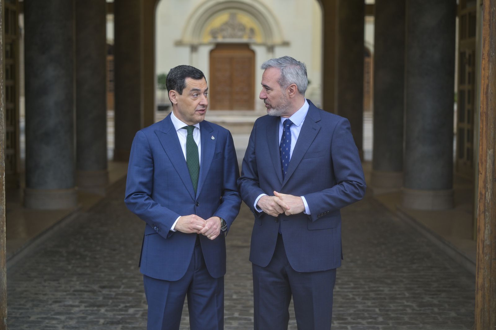 Archivo - Imagen de archivo de Moreno y Azcón en una visita del presidente de la Junta de Andalucía a Zaragoza en 2025.