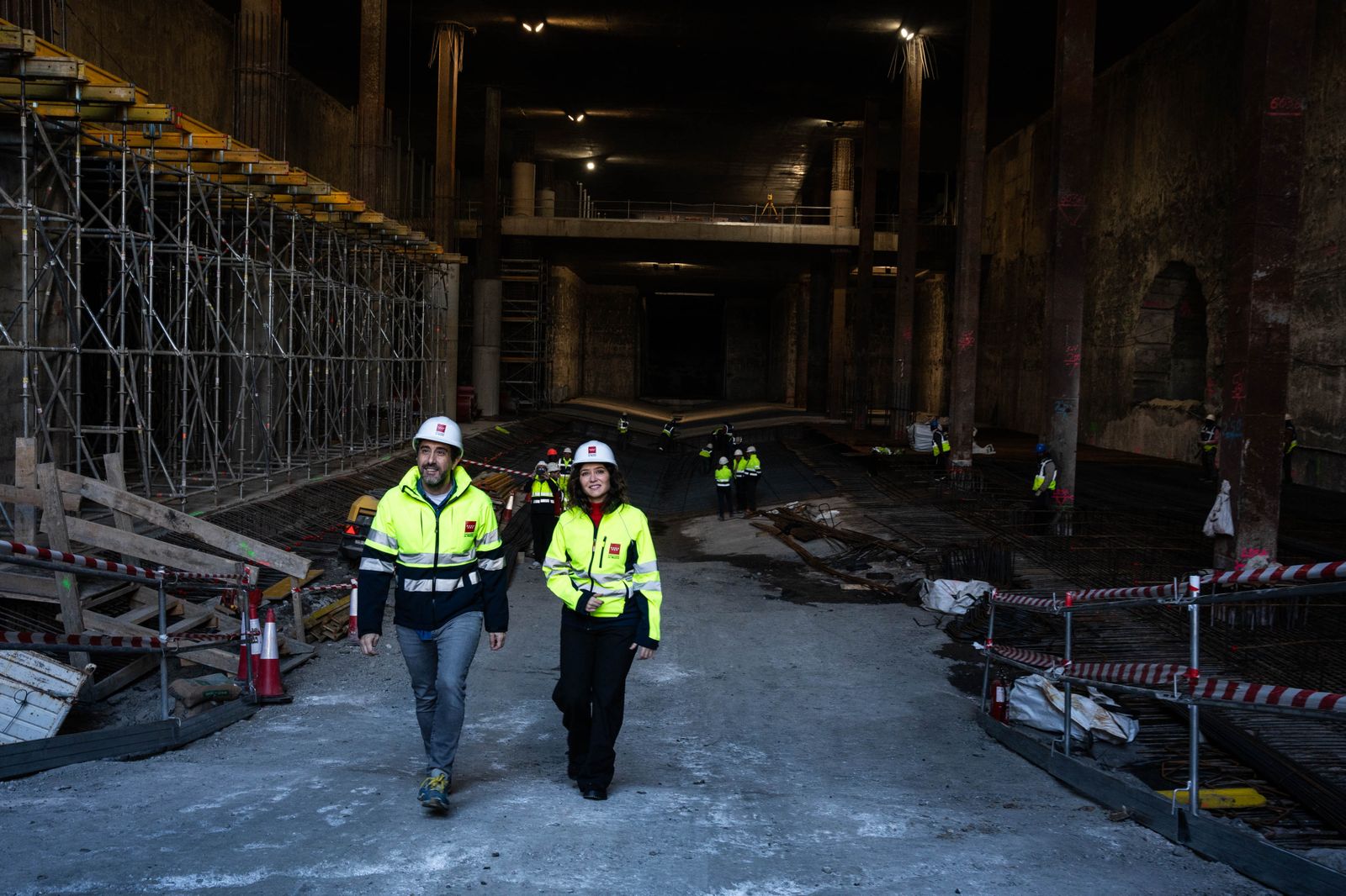 Archivo - La presidenta de la Comunidad de Madrid, Isabel Díaz Ayuso, durante su visita para comprobar el estado de las obras de ampliación de la línea 3 de Metro de Madrid, a 20 de febrero de 2024