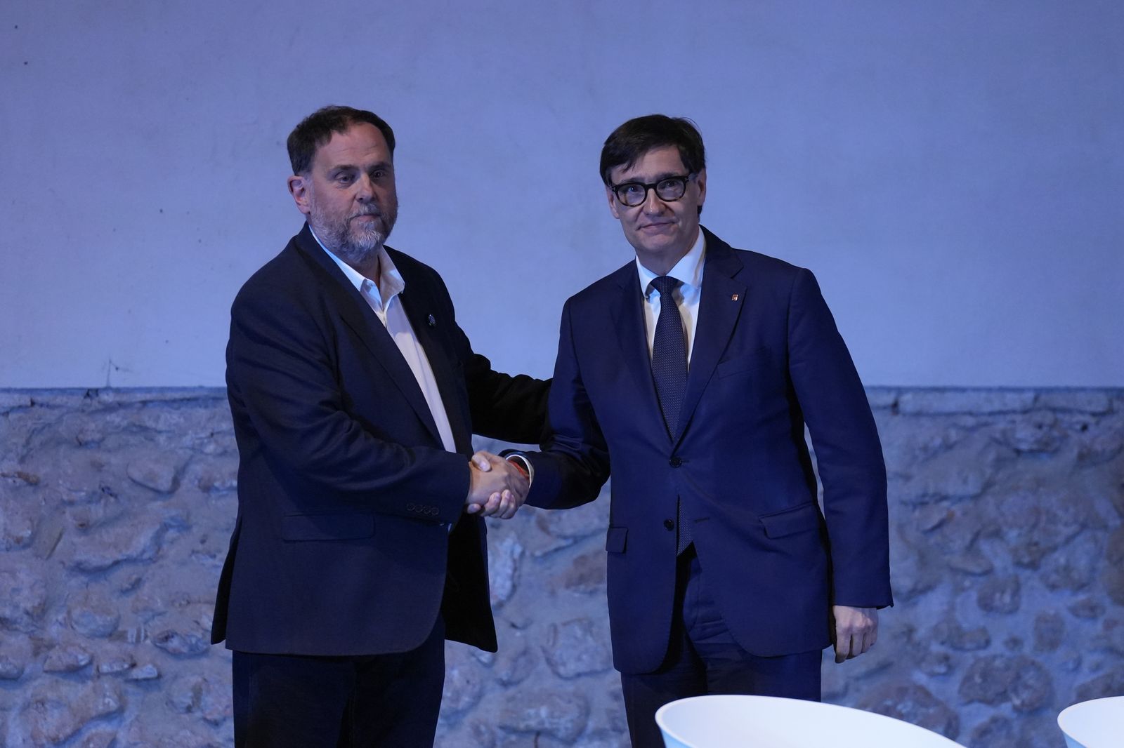 El presidente de la Generalitat, Salvador Illa, y el presidente de ERC, Oriol Junqueras