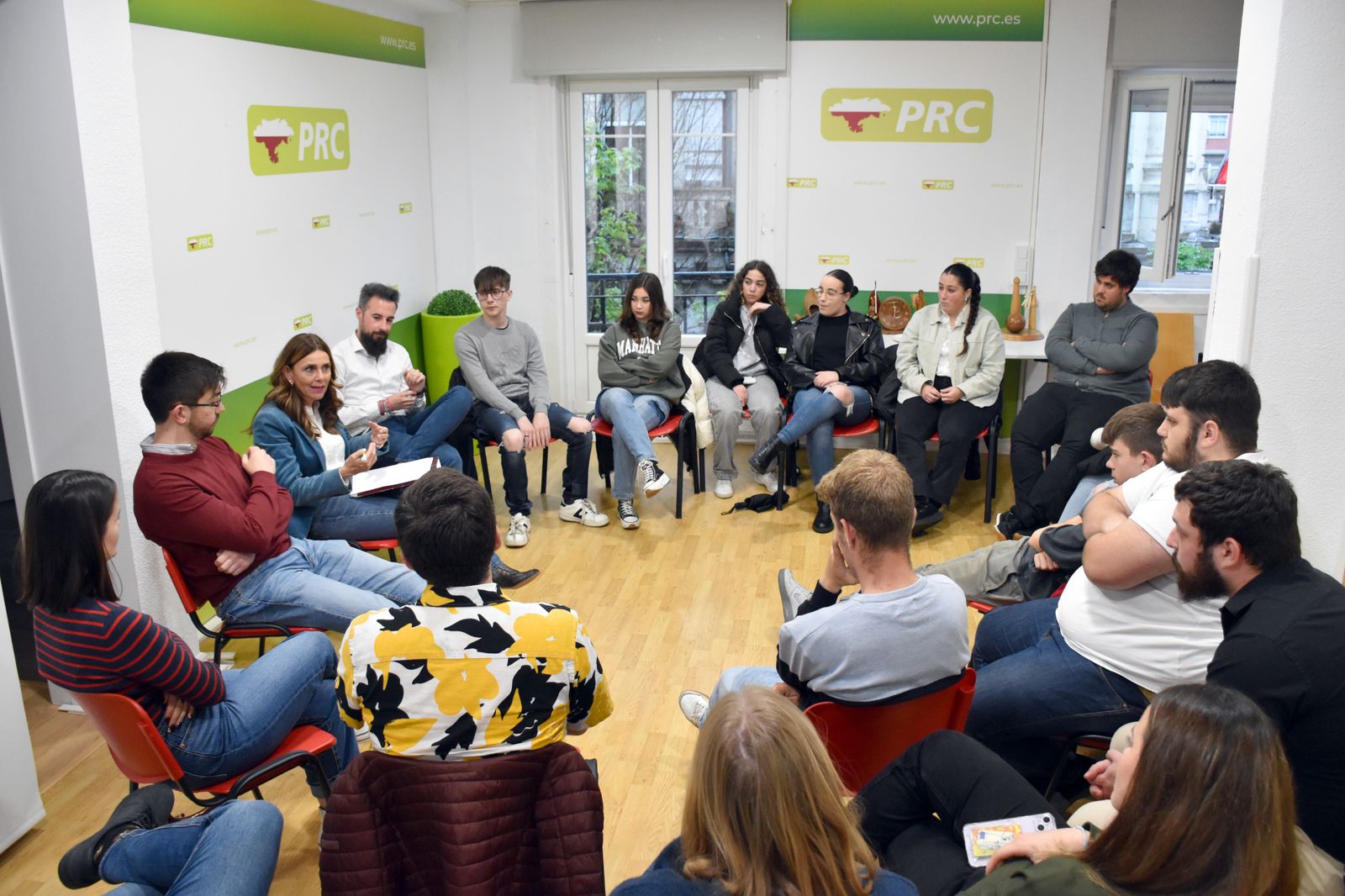 Encuentro de Paula Fernández con Juventudes Regionalistas
