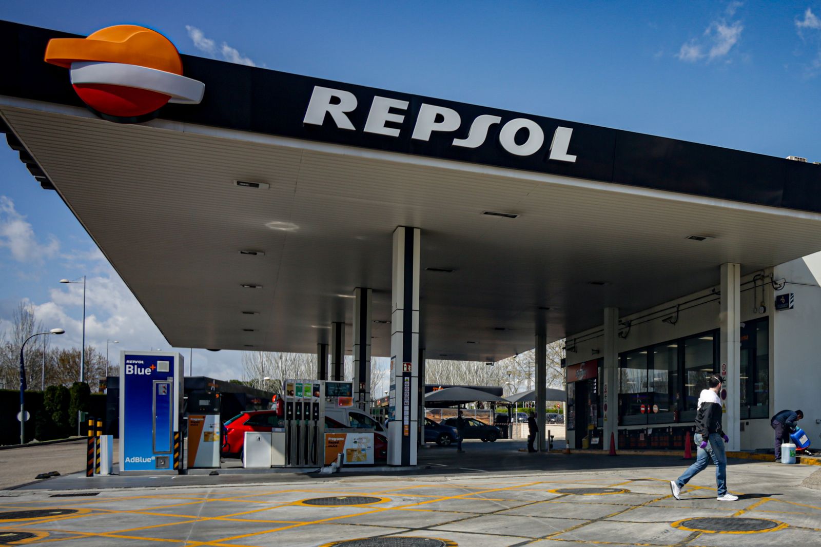 Archivo - gasolinera de Repsol ubicada en Madrid