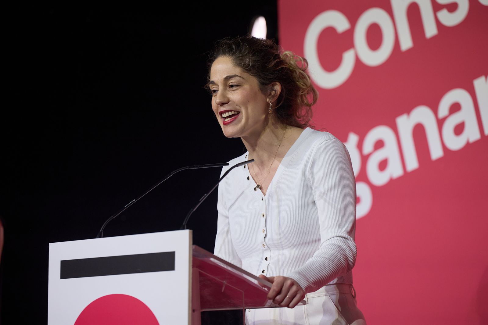 La nueva coordinadora general de Sumar, Lara Hernández, interviene durante la clausura de la Asamblea Estatal de Sumar, en el Teatro Alcázar, a 30 de marzo de 2025, en Madrid (España).