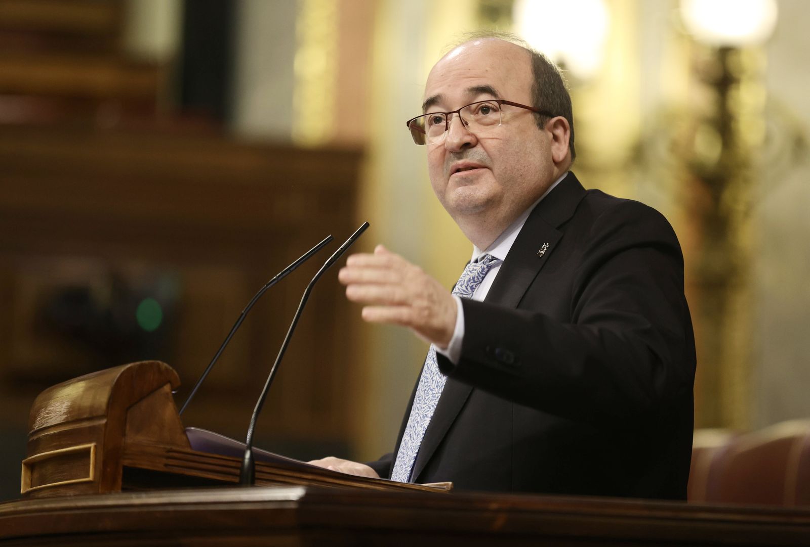 El ministro de Cultura y Deporte, Miquel Iceta, interviene en una sesión plenaria en el Congreso de los Diputados, a 17 de marzo de 2022, en Madrid (España)