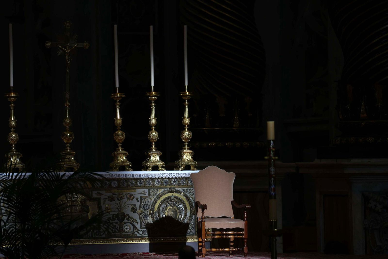El féretro del papa Francisco llega a la basílica de San Pedro