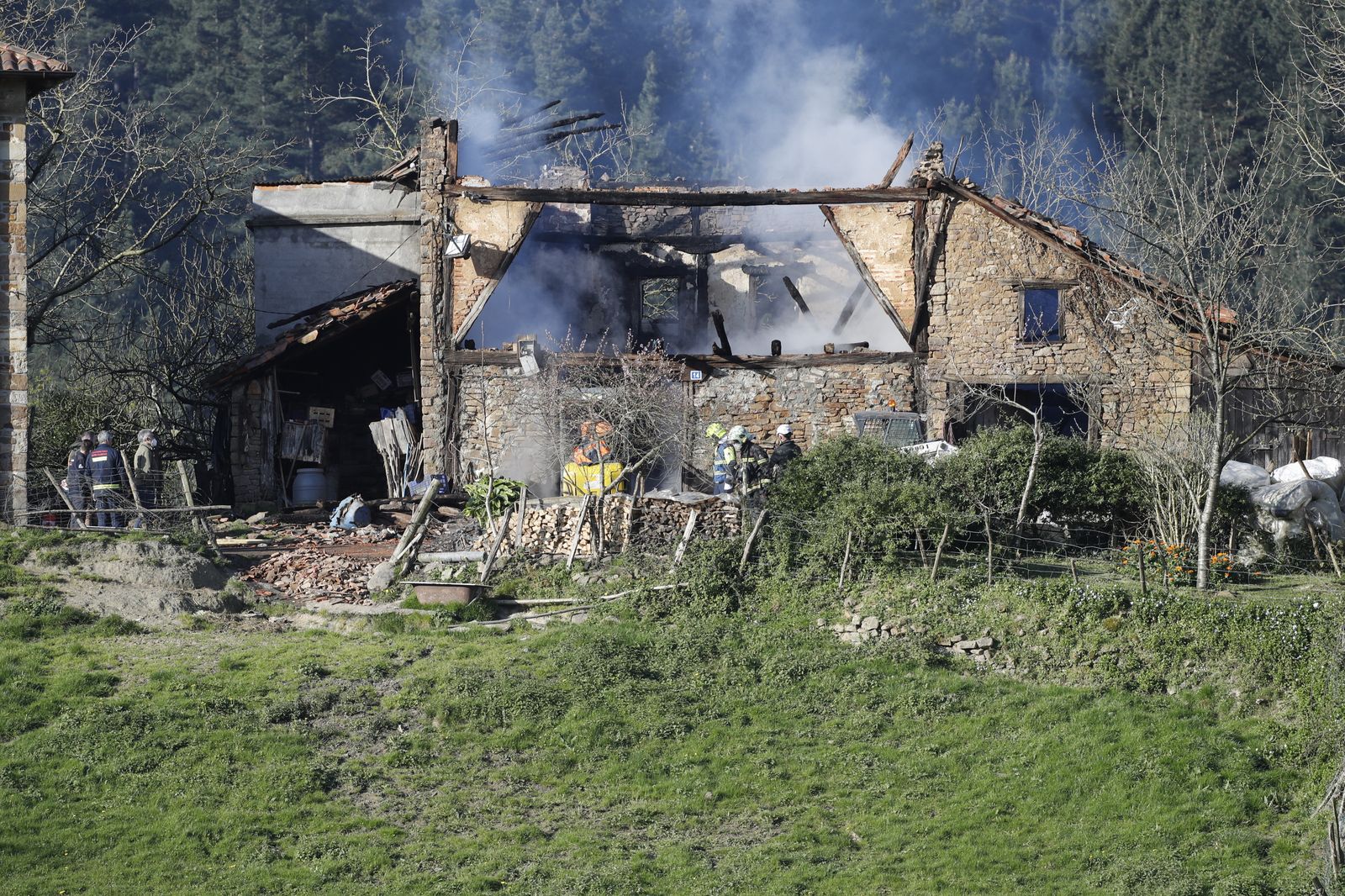 Tres hermanos octogenarios mueren al incendiarse su caserío en Okondo (Álava)