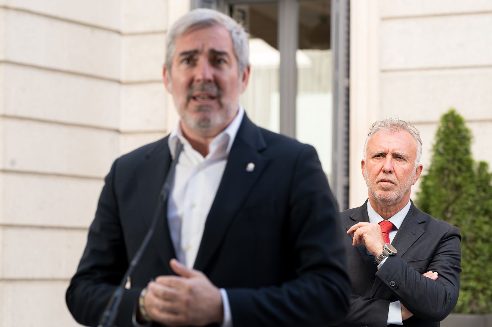 Archivo - El ministro de Política Territorial y Memoria Democrática, Ángel Víctor Torres, tras el registro de la Proposición de Ley para la modificación del artículo 35 de la Ley sobre derechos y libertades de los extranjeros en España.