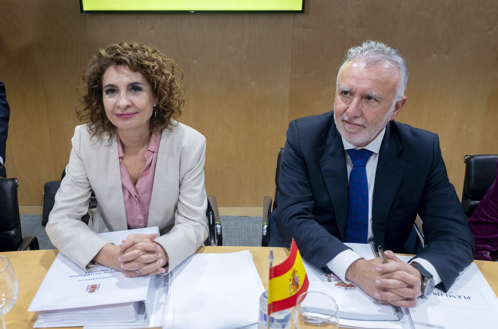 Archivo - La exvicepresidenta primera, María Jesús Montero, y el ministro de Política Territorial y Memoria Democrática, Ángel Víctor Torres, durante la reunión del Consejo de Política Fiscal y Financiera del pasado 17 de noviembre.