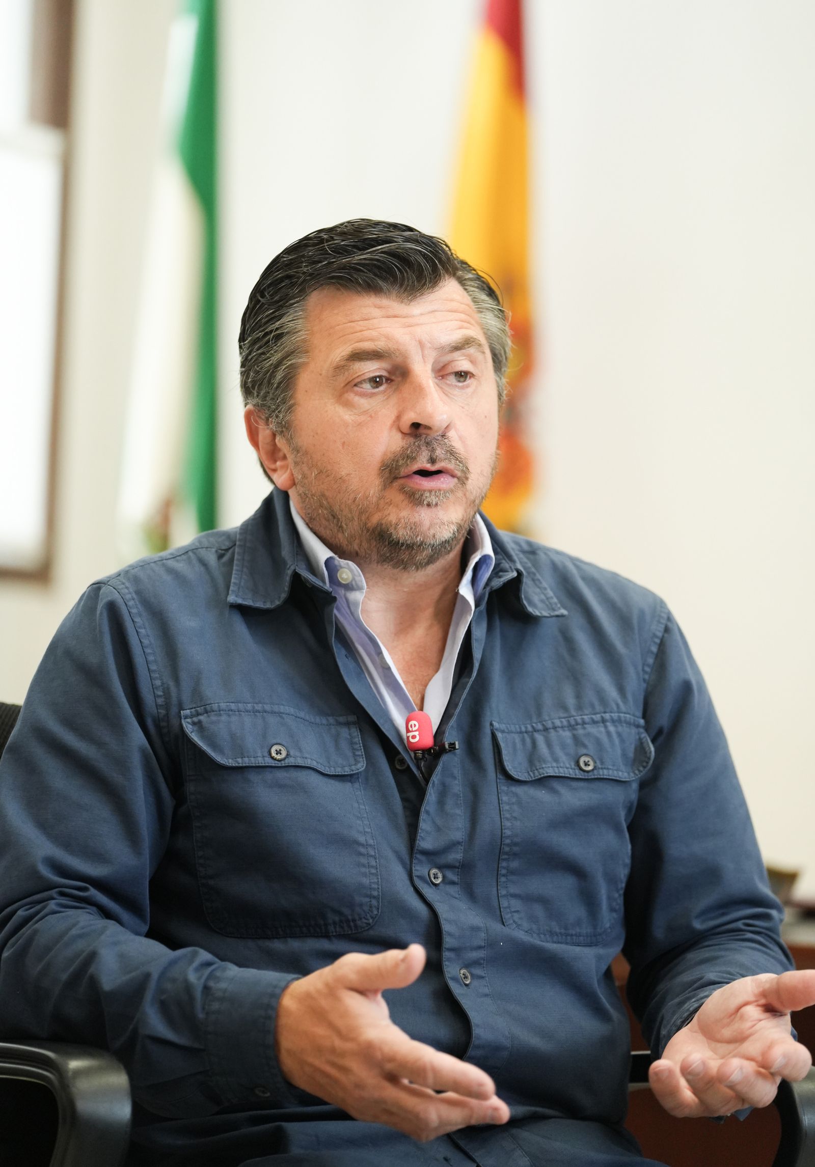 El portavoz del PP-A en el Parlamento andaluz, Toni Martín, durante la entrevista