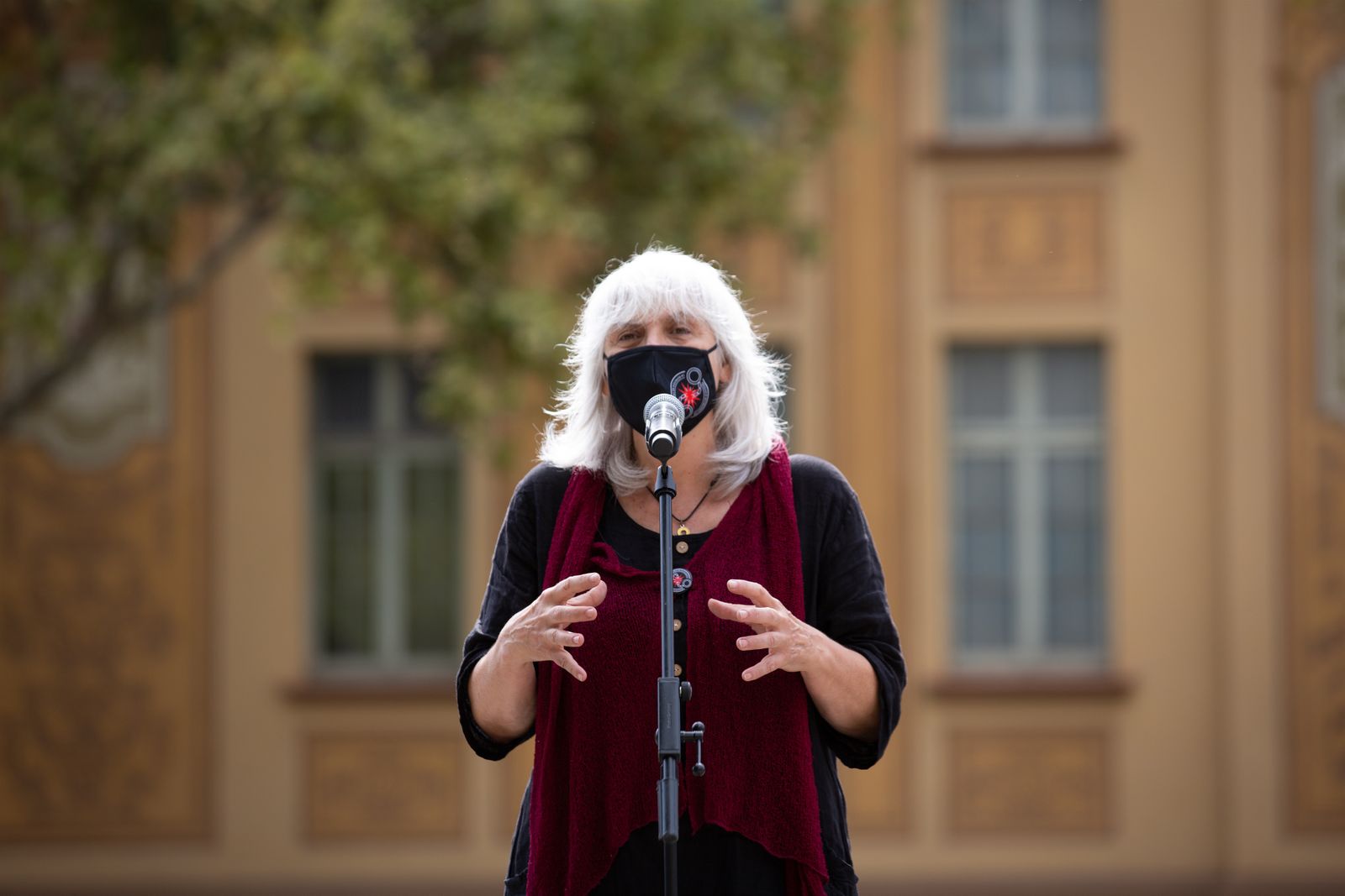 Archivo - La líder de la CUP en el Parlament, Dolors Sabater, en el acto del cuarto aniversario del 1-O ante la Escuela Ramon Llull