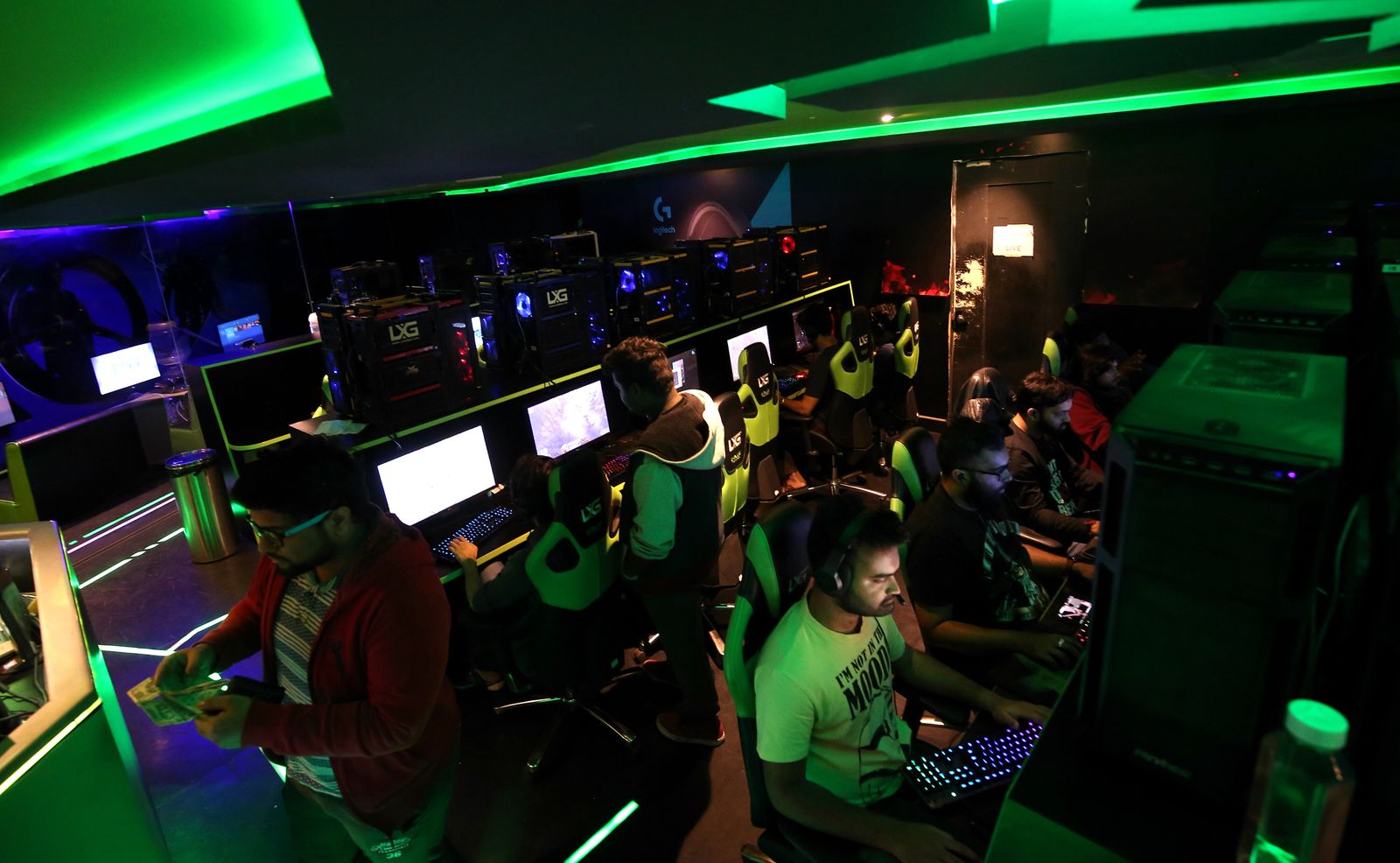 Un diccionario bilingüe de 962 términos como brújula para el universo "gamer"