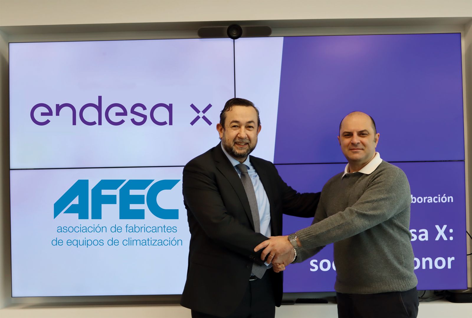El presidente de AFECT, Francisco Perucho y el director general de Endesa X, Davide Ciciliato