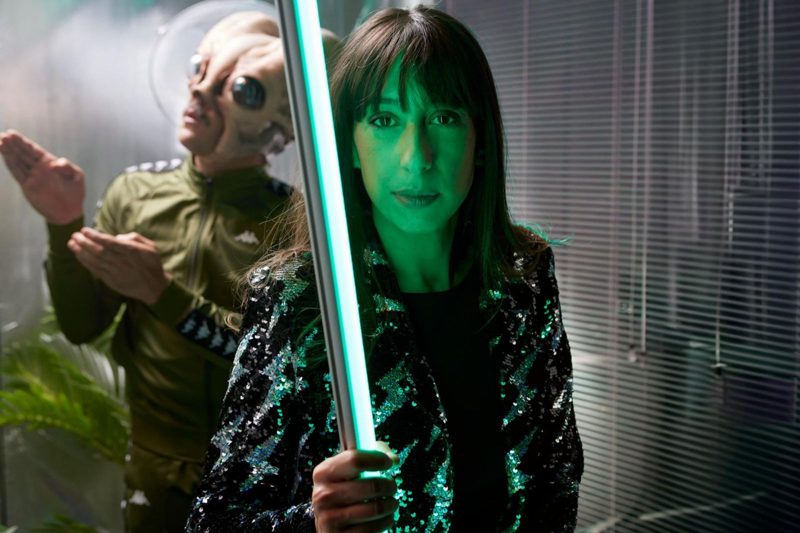 'Vendrán los alienígenas y tendrán tus ojos', obra que reivindica el amor libre y lo cursi