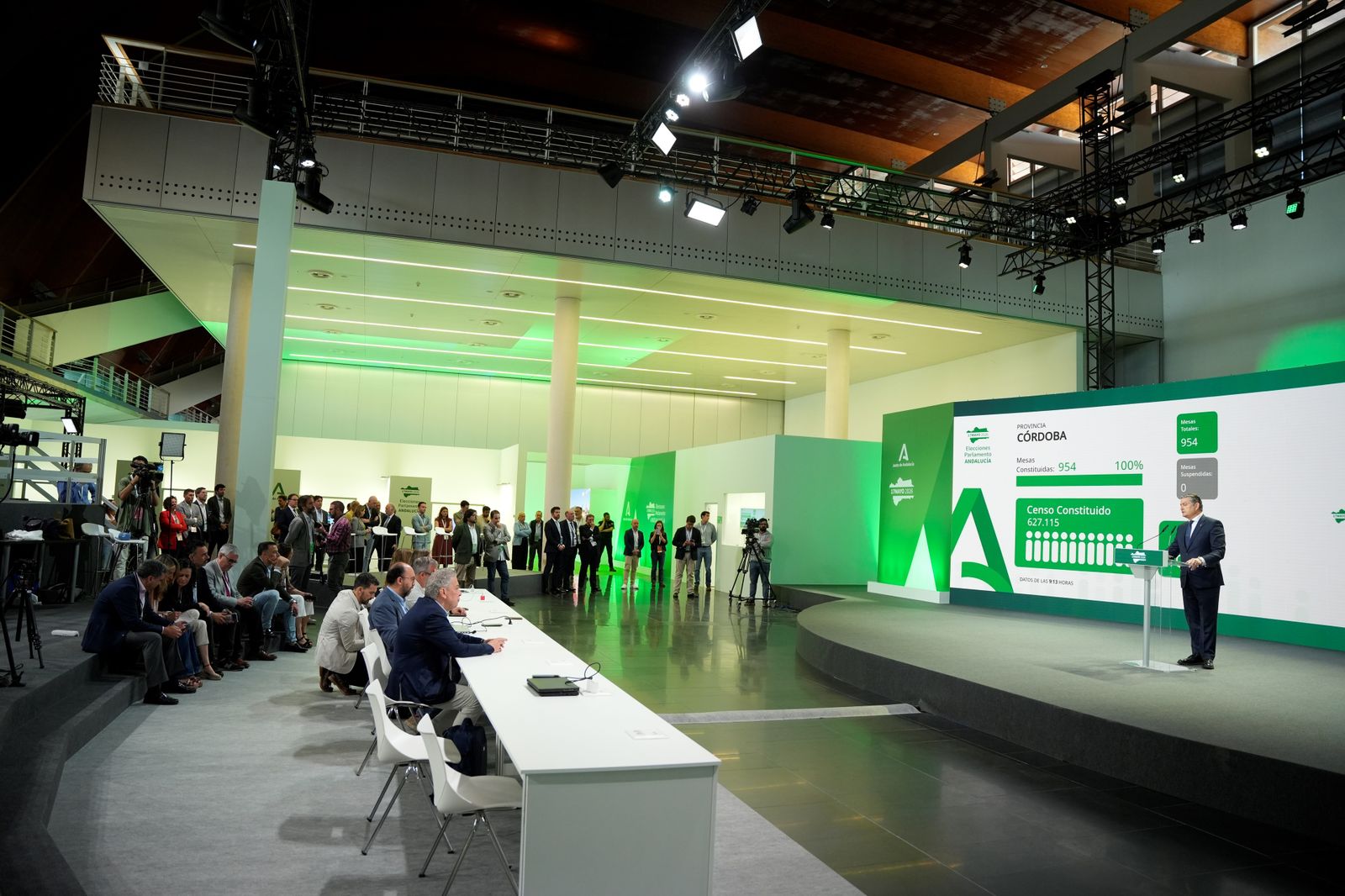El consejero de Sanidad, Presidencia y Emergencias de la Junta de Andalucía, Antonio Sanz comparece en el Centro de Difusión de Datos de las elecciones del 17M en el Pabellón de la Navegación. A 17 de mayo de 2026 en Sevilla, Andalucía (España)