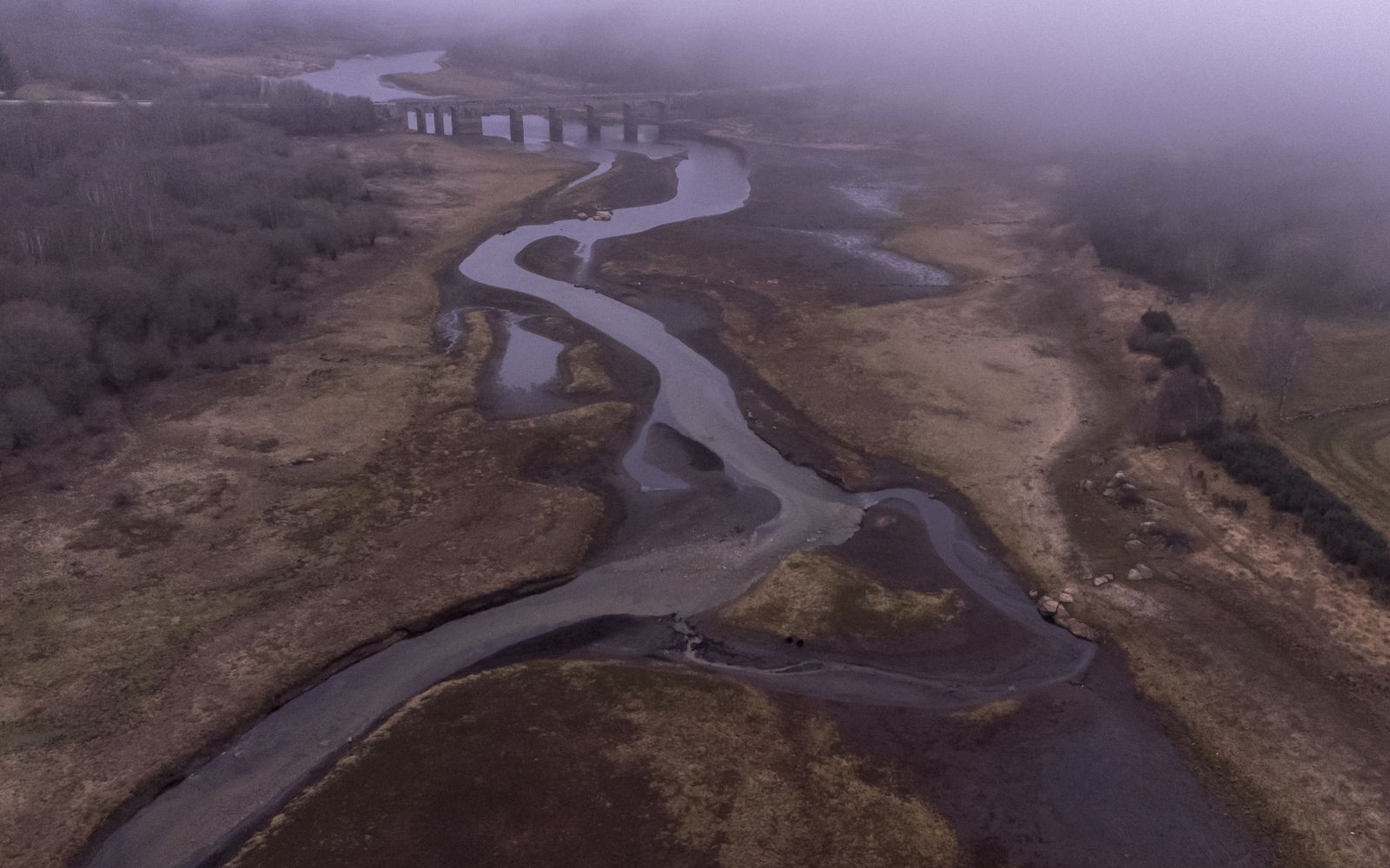 Fotografía hecha con un drone que muestra el embalse de Leboreiro, en las proximidades de la localidad orensana de Montederramo el pasado miércoles. EFE/ Brais Lorenzo