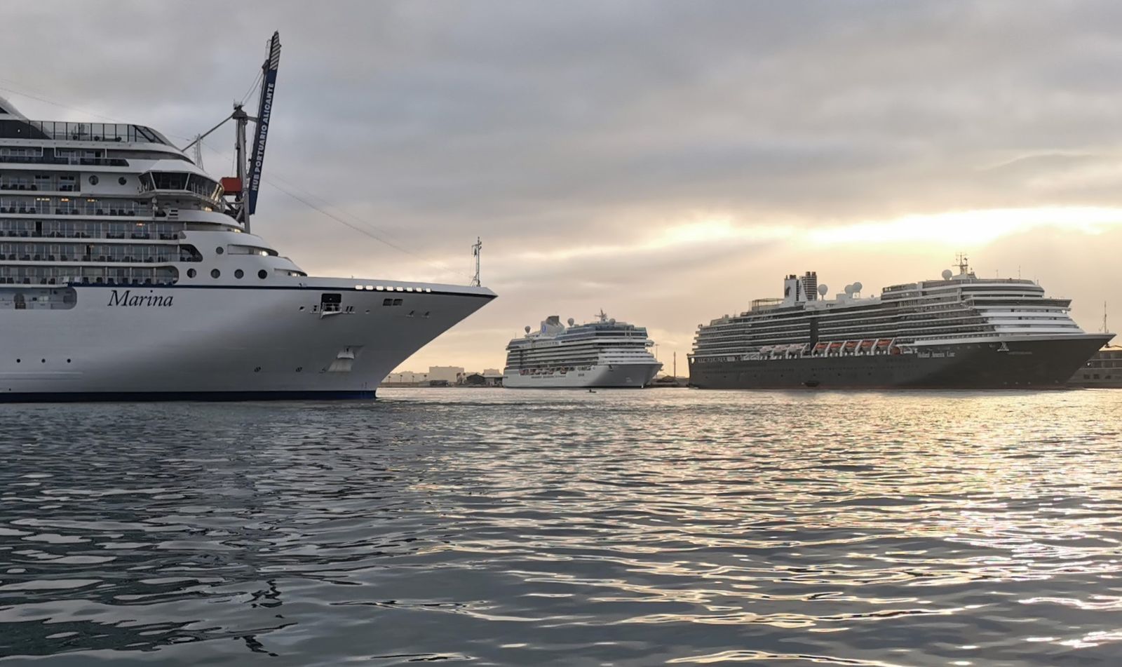 Archivo - Cruceros en el Puerto de Alicante