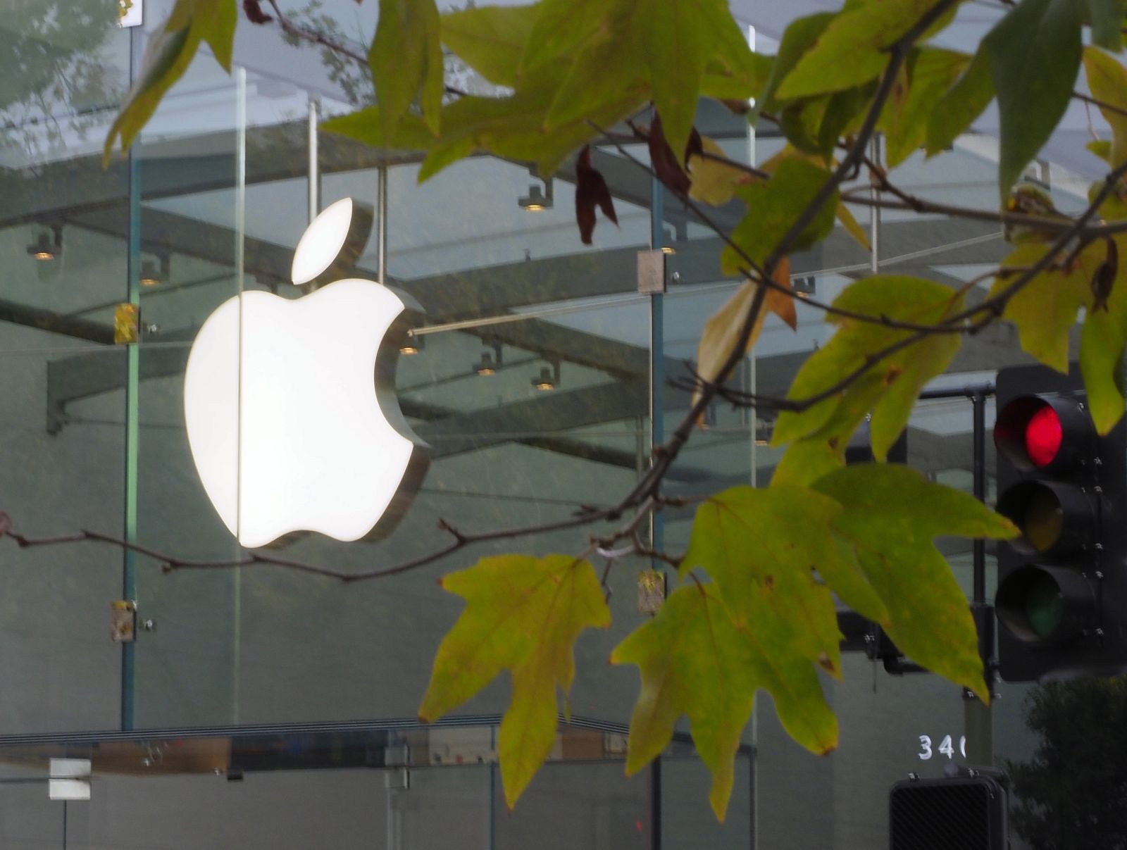 Casi el 15 % de los trabajadores de Apple en EE.UU. son hispanos
