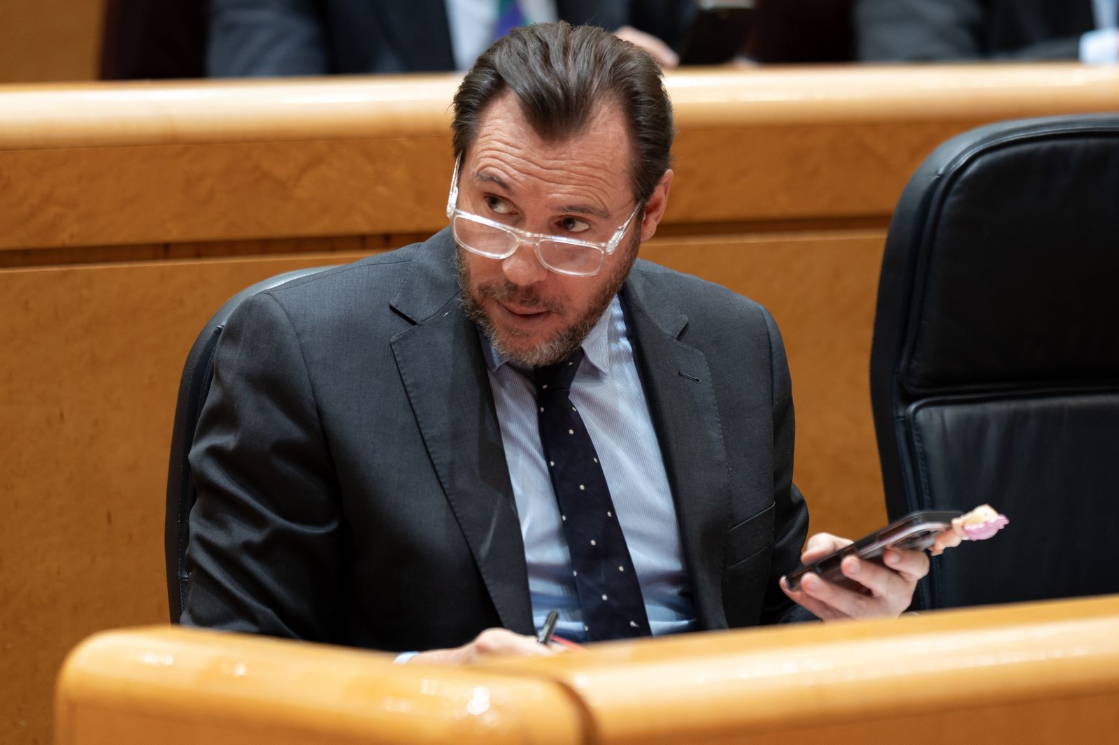 Archivo - El ministro de Transportes y Movilidad Sostenible, Óscar Puente, durante una sesión de control en el Senado, a 11 de marzo de 2025, en Madrid (España).