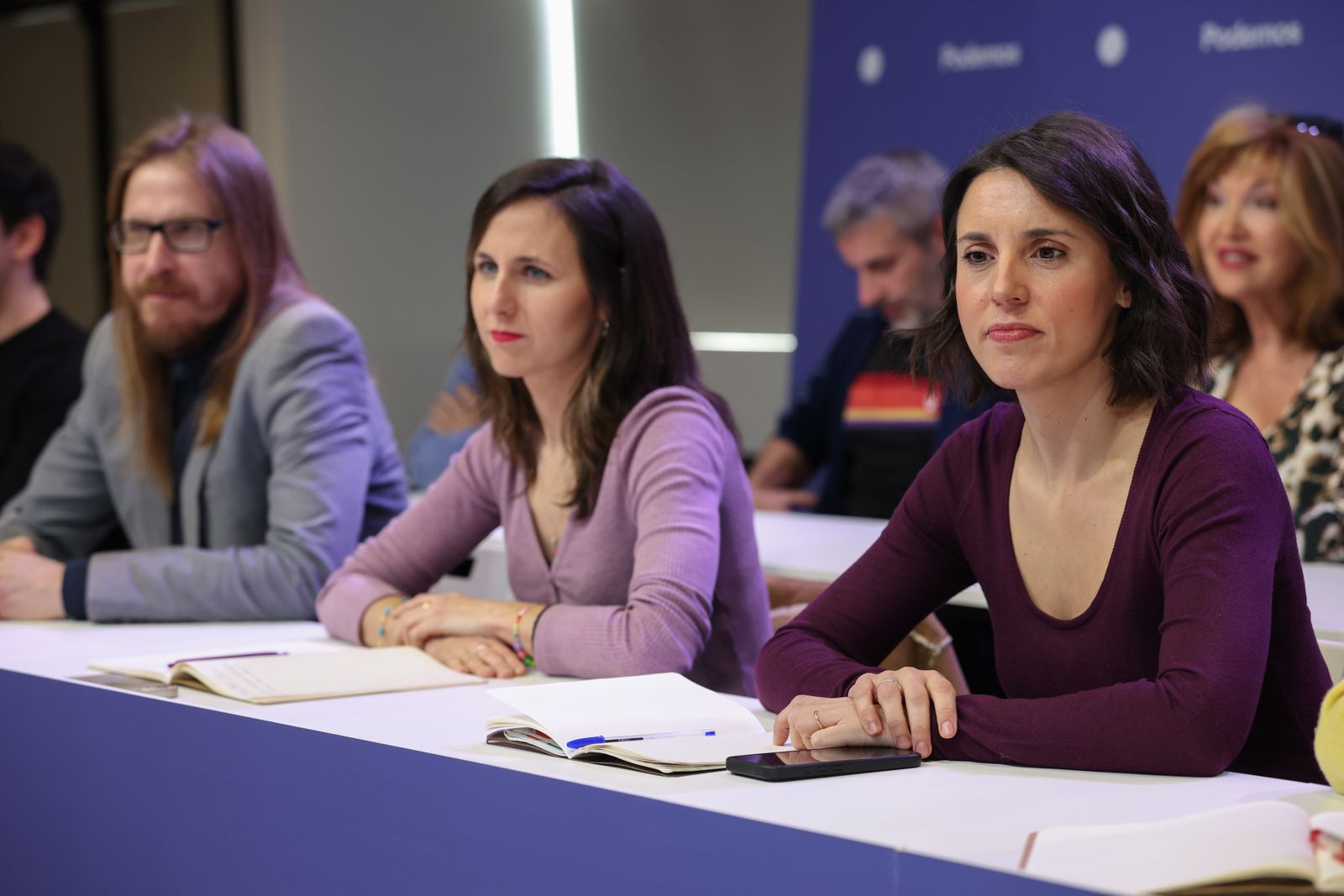 Archivo - (I-D) El portavoz de Podemos, Pablo Fernández; la secretaria general de Podemos, Ione Belarra, y la eurodiputada, Irene Montero , durante el Consejo Ciudadano Estatal de Podemos, a 20 de febrero de 2026, en Madrid (España).