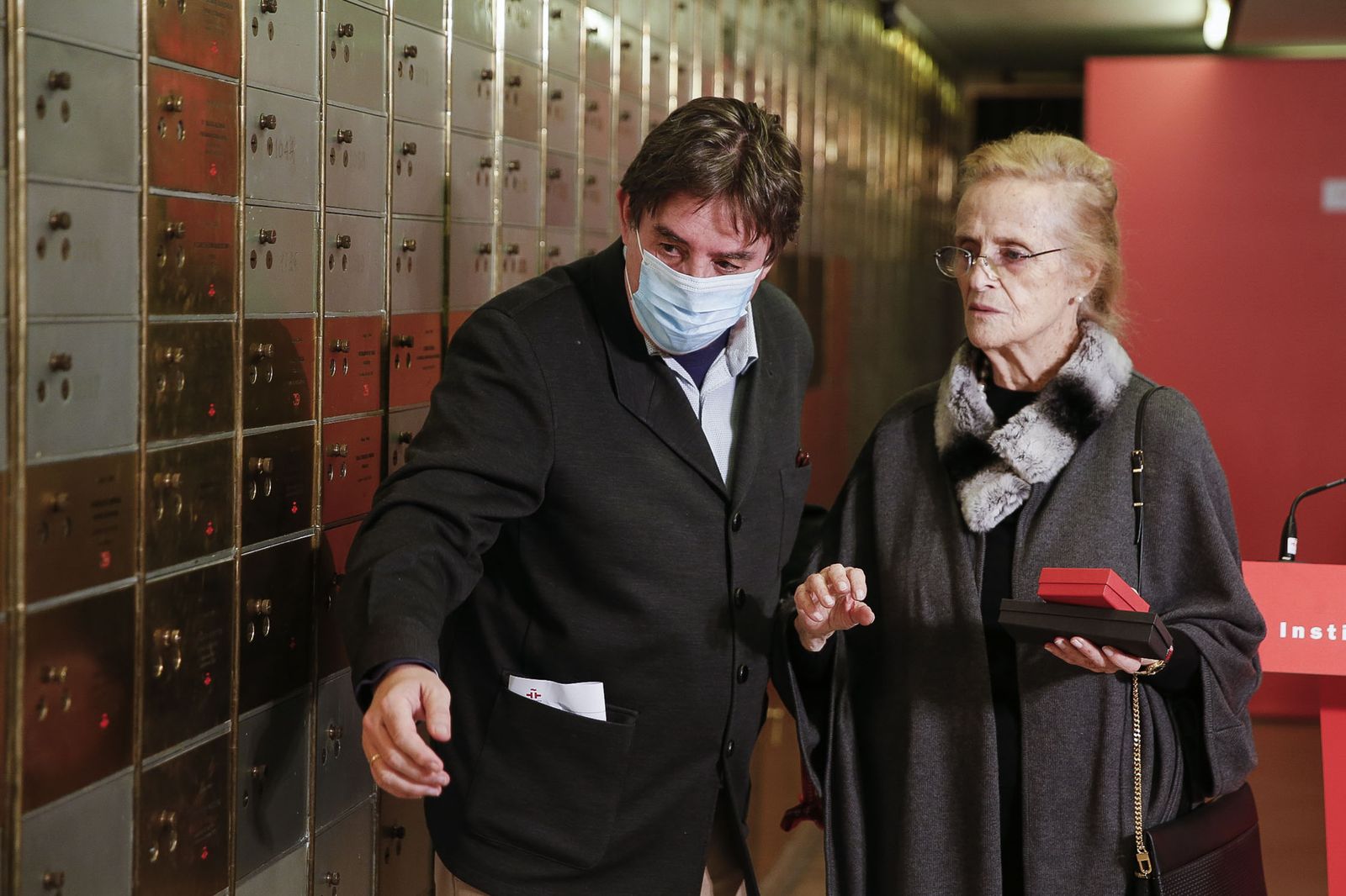 La poeta María Victoria Atencia deposita su legado en la Caja de las Letras